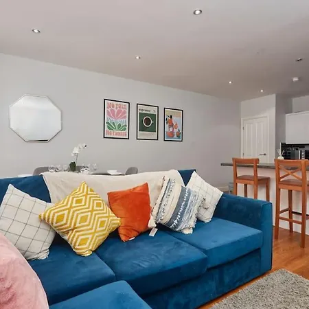 Leeds 3 Bedroom Flat Apartment Leeds (West Yorkshire)