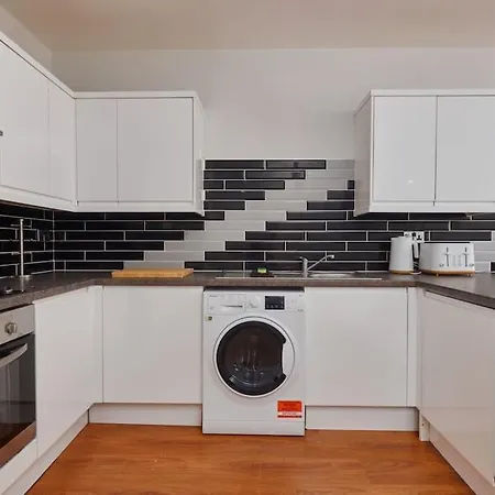Leeds 3 Bedroom Flat