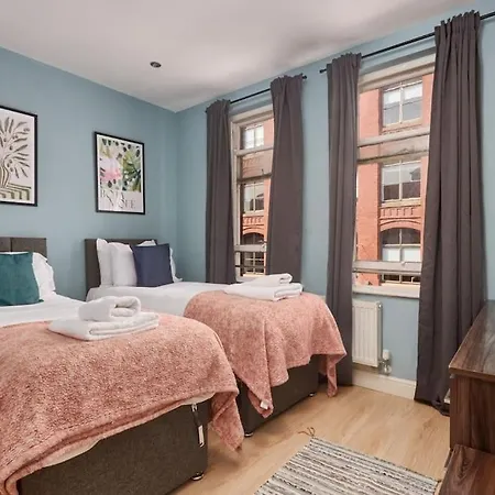 Leeds 3 Bedroom Flat *
