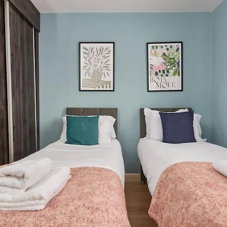 3 Bedroom Flat ليدز