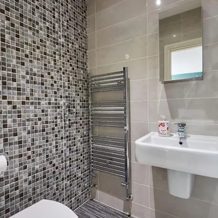 Leeds 3 Bedroom Flat Apartment Leeds (West Yorkshire)