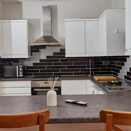 Leeds 3 Bedroom Flat