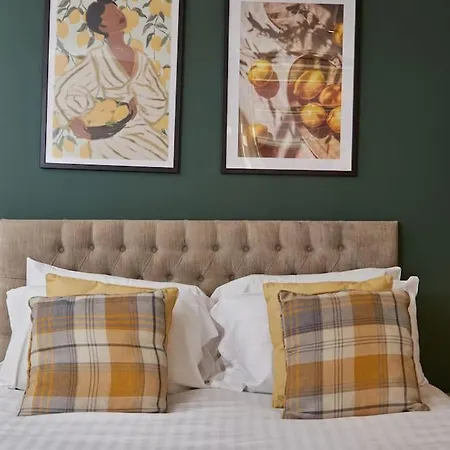 3 Bedroom Flat شقة ليدز