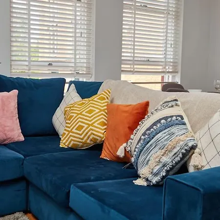 شقة 3 Bedroom Flat ليدز