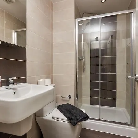 Leeds 3 Bedroom Flat *