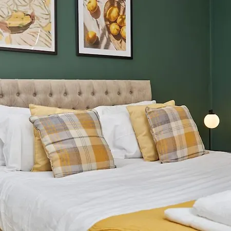 3 Bedroom Flat ليدز