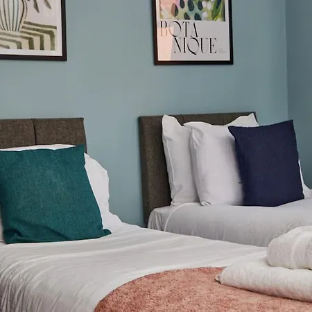 Leeds 3 Bedroom Flat Apartment
