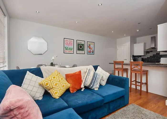 3 Bedroom Flat Апартаменти Лідс