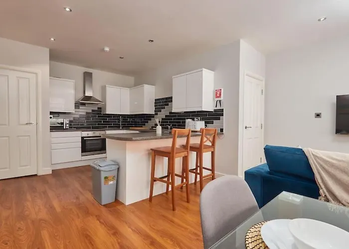 3 Bedroom Flat Апартаменти Лідс