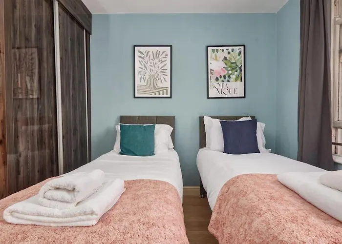 3 Bedroom Flat Лідс