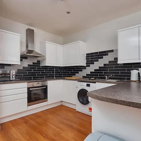 3 Bedroom Flat * Leeds (West Yorkshire)